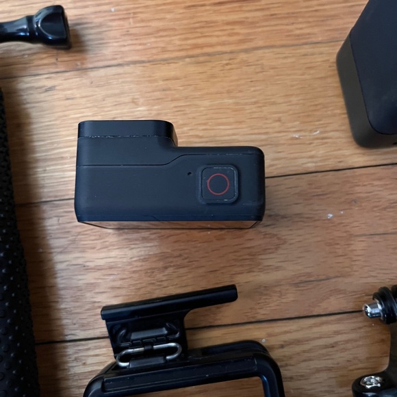 GoPro HERO7 Action Camera - Picture 4 of 11